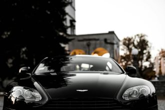 Aston Martin Vantage d'occasion : ce qu'il faut savoir avant d'acheter