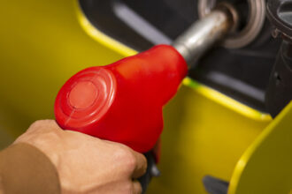 Carte carburant et télébadge pro : comment simplifier la gestion des frais de déplacement ?