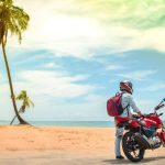 A quoi dois-je faire attention lorsque je conduis une moto en été ?